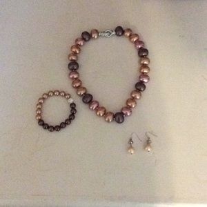 Women’s pearl jewelry set